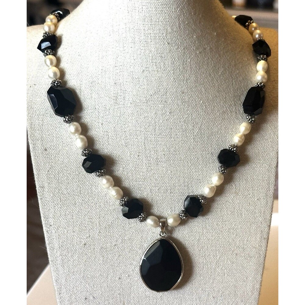 Black Glass Bead Pearl Necklace Teardrop Pendant Silver Tone 20” Statement